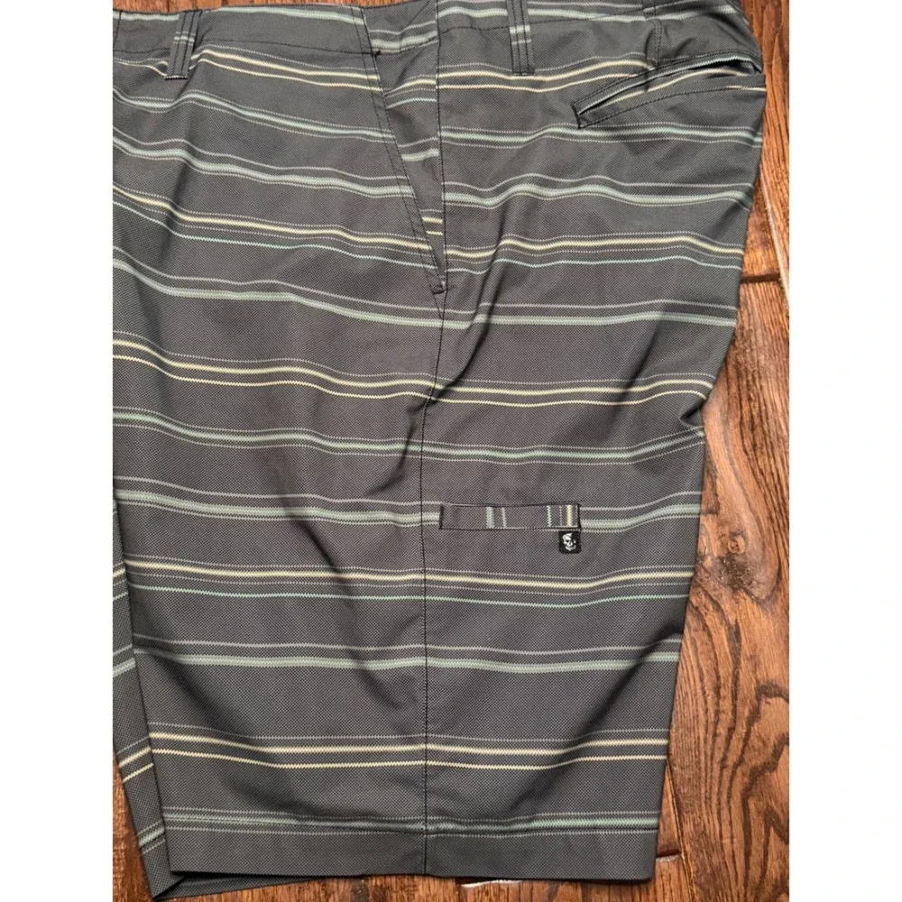 Salt Life SLX-QD‎ Vapor Stretch Hybrid Board Shorts Mens 38 Gray Striped 0272